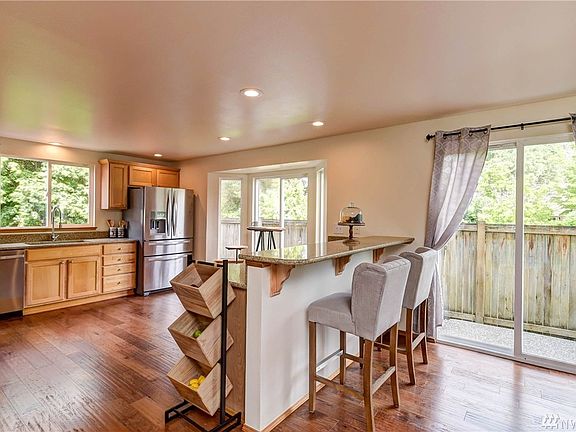 3rd image of 15630 Latham Dr SE