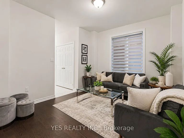 27 Royal Fern Cres S — Photo 4