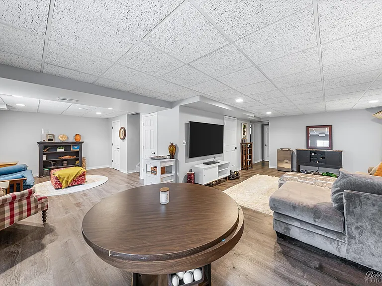 439 S Church Rd — Photo 36