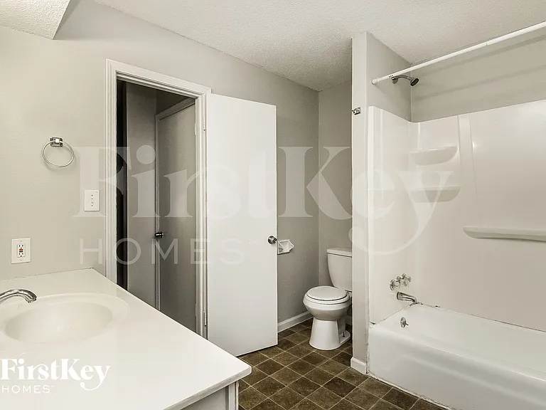 11943 Manchester Ave — Photo 10