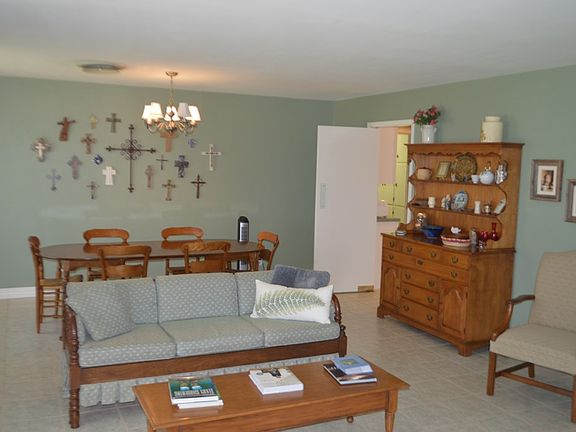 3rd image of 708 Overhill Dr