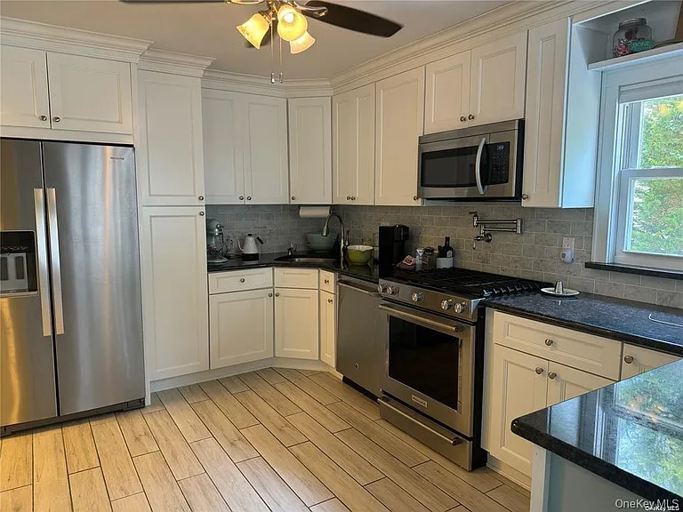 38 Clayton Ave — Photo 8