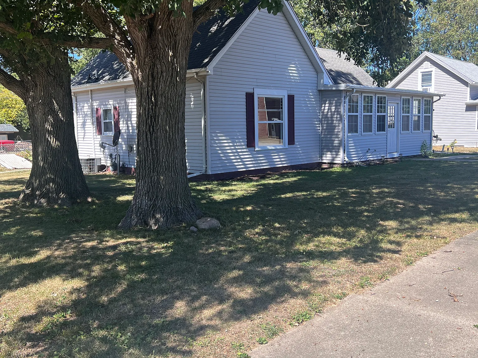 3 bed, 1244 sqft, $1,350 — Photo 2