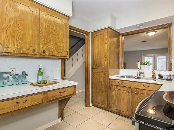 4th image of 10646 Hazelhurst Dr #32