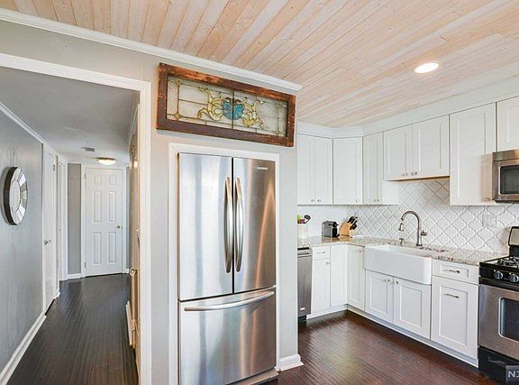 4th image of 113 Bergen Ave