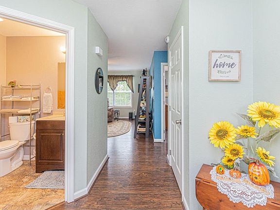 5th image of 505 Old Village Ct