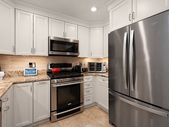 4th image of 38 Village Rd APT 515