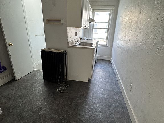 4th image of 56 E Walnut St APT 1