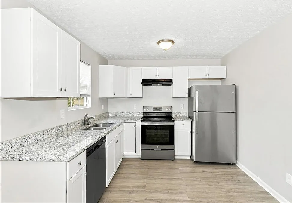 3 bed, 2.5 bath, 1560 sqft, $1,710 — Photo 2