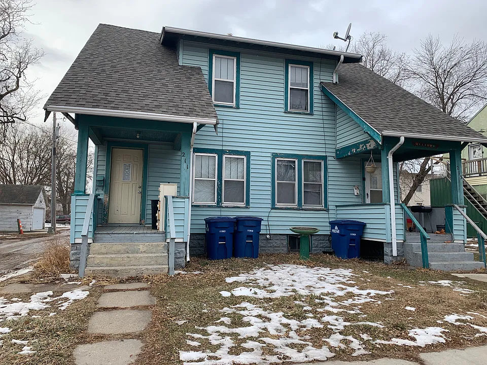211 & 213 N Edmunds St