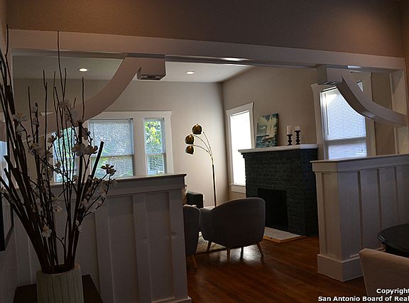 4th image of 209 Queen Anne Ct