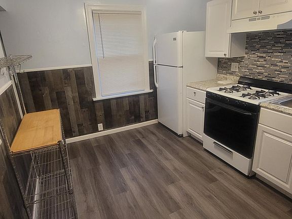 2nd image of 908 Riverview Blvd