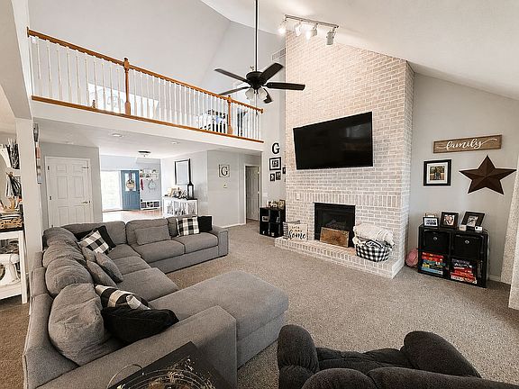 2nd image of 4074 Oak Dr