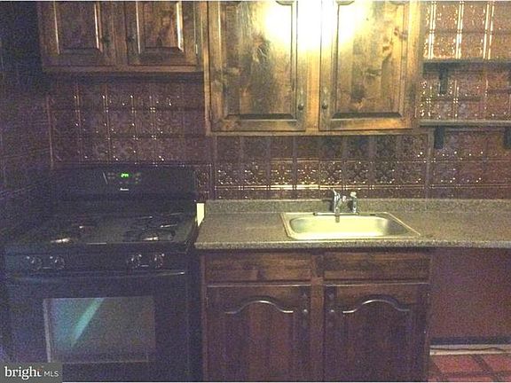 3rd image of 307 E Clarkson Ave