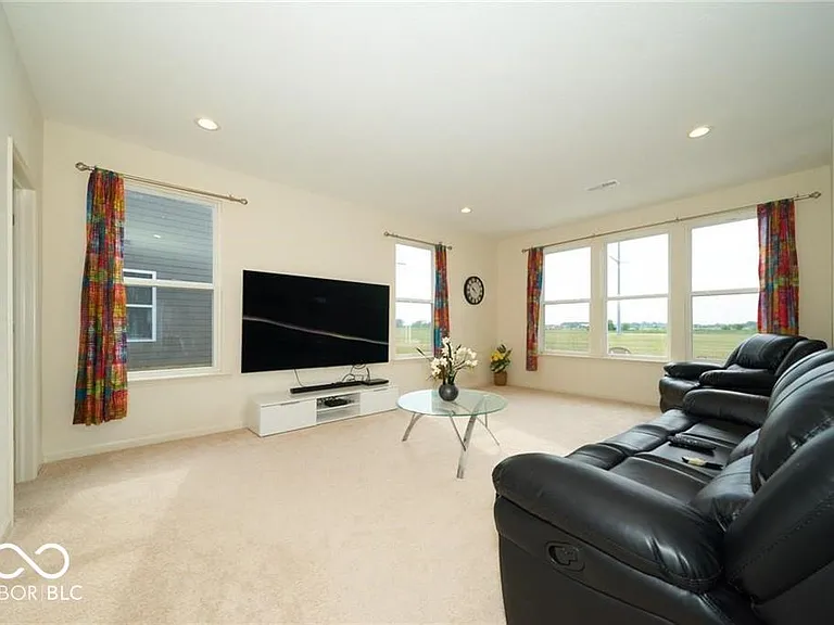 8255 Carnegie Ln — Photo 13