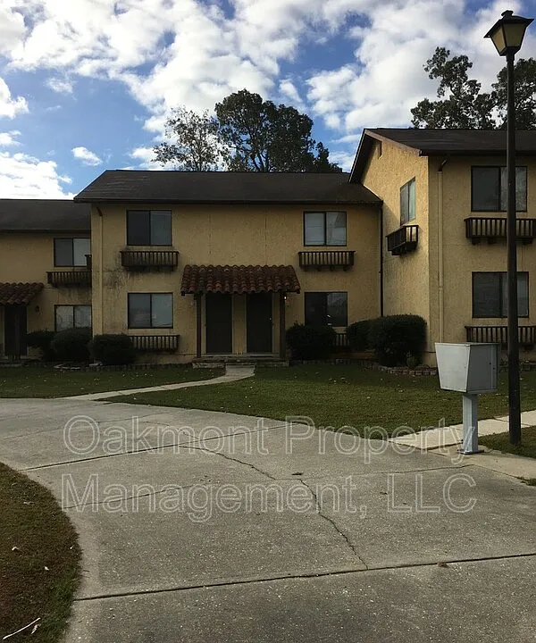 2831 Breezewood Ave