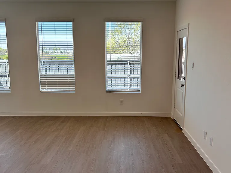1020 Flameleaf Dr — Photo 22