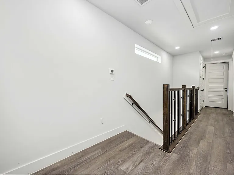 1505 E 31st St — Photo 8