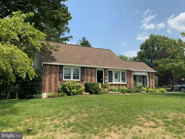 13 Dogwood Dr, Douglassville, PA 19518