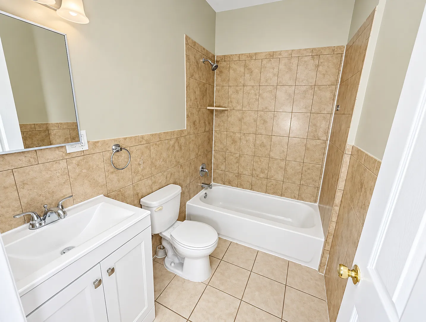 3 bed, 1200 sqft, $2,045 — Photo 3