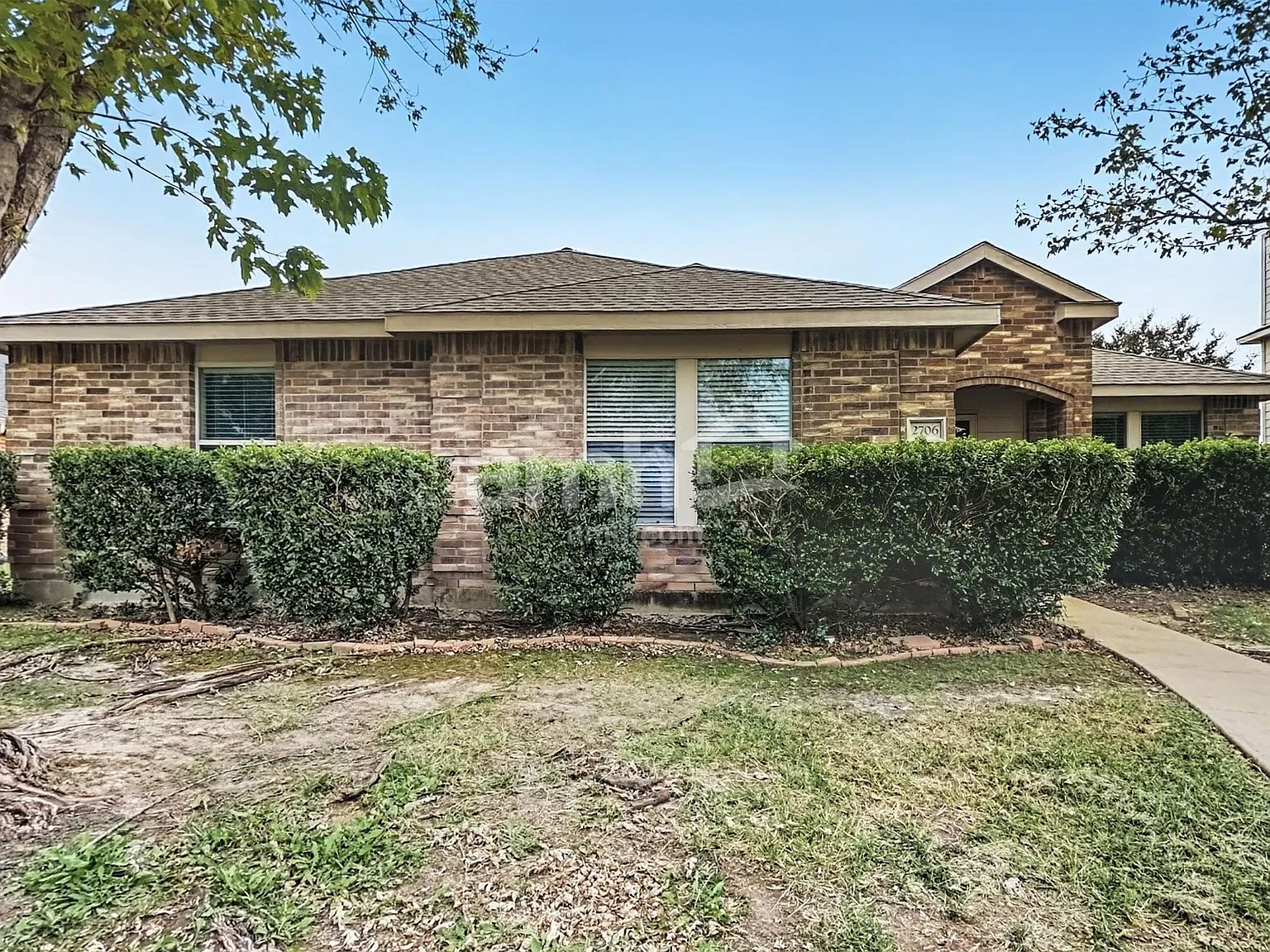 4 bed, 2.0 bath, 2088 sqft, $2,395 — Photo 1