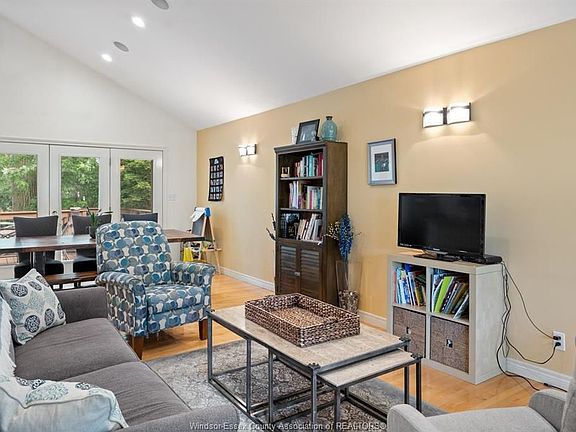 4th image of 5946 Kingsley Ave