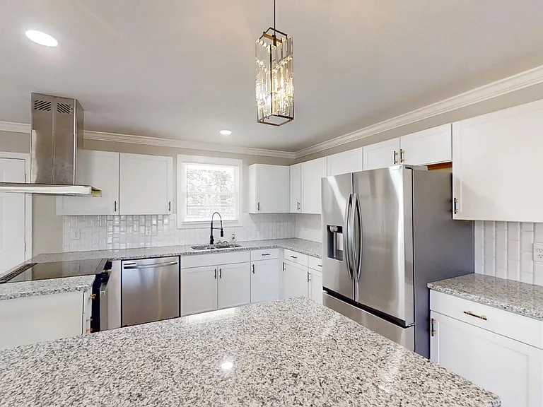 1022 Oakdale Rd — Photo 13