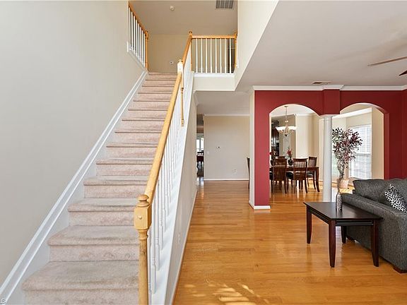 4th image of 70 Luzelle Dr