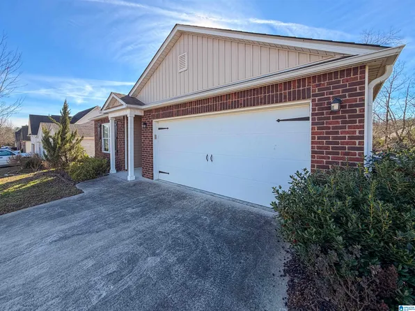 2039 Kerry Cir, Calera, AL 35040