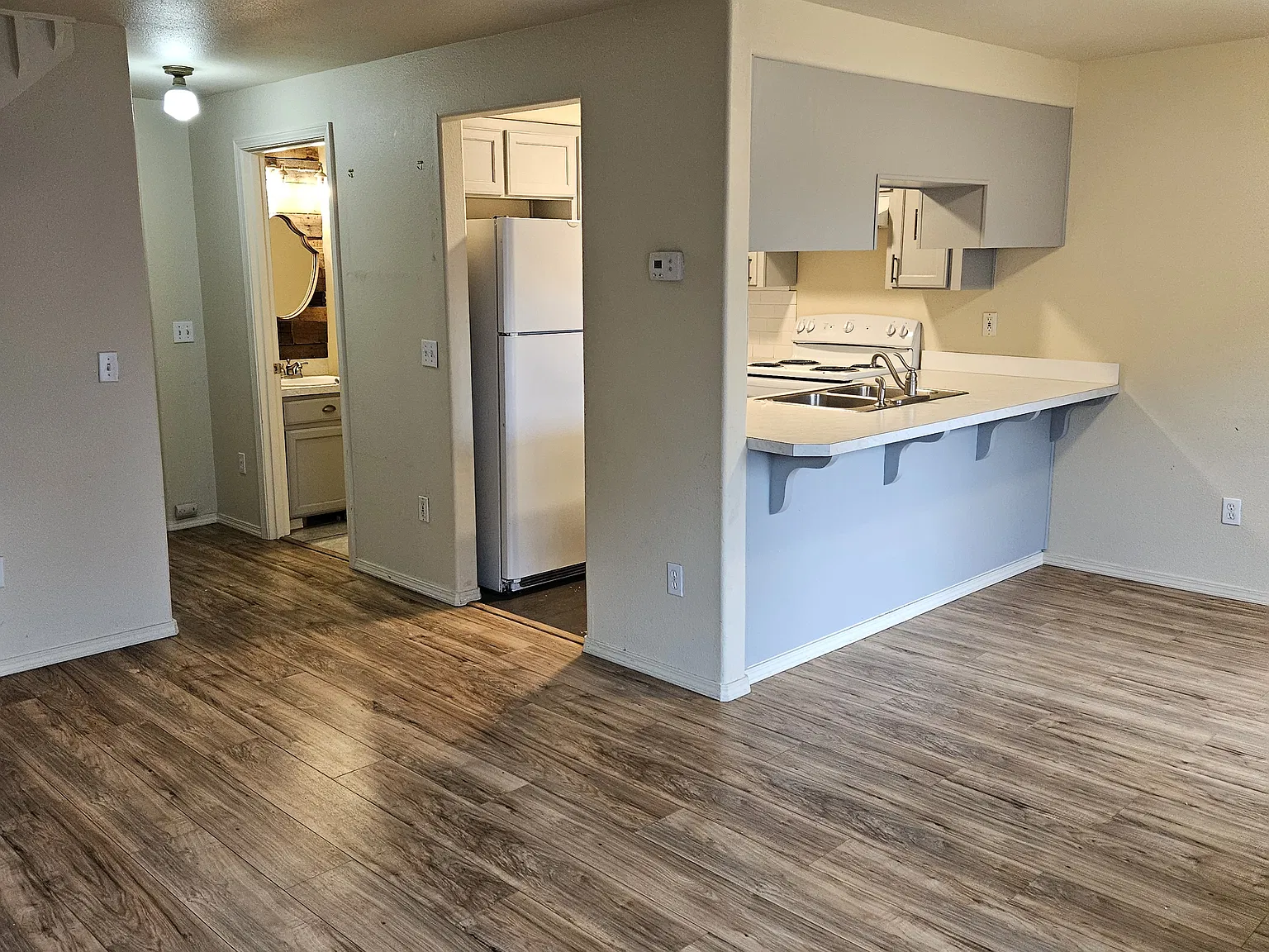 3 bed, 2.5 bath, 1275 sqft, $2,075 — Photo 3