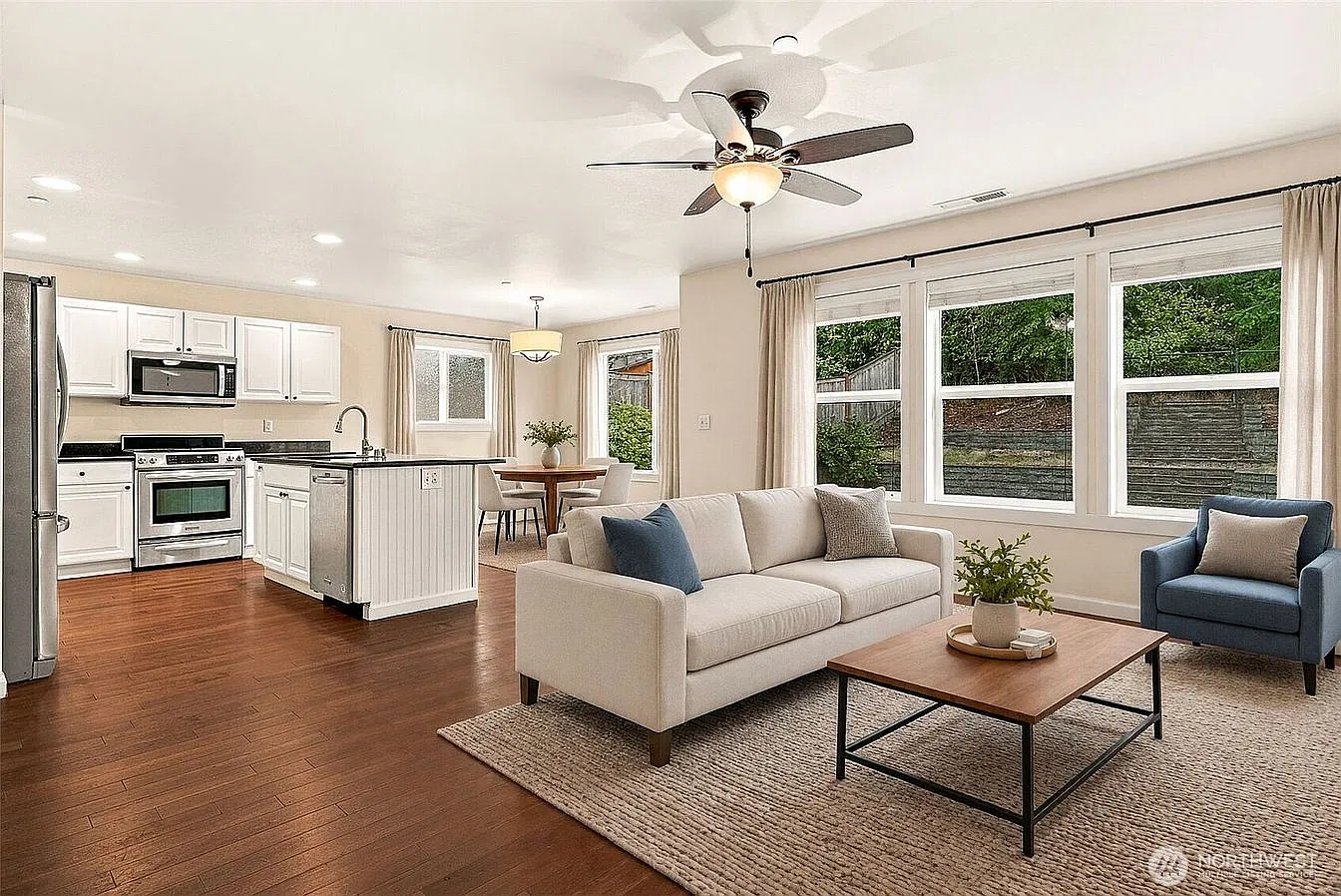 5 bed, 2.5 bath, 3200 sqft, $3,700 — Photo 3