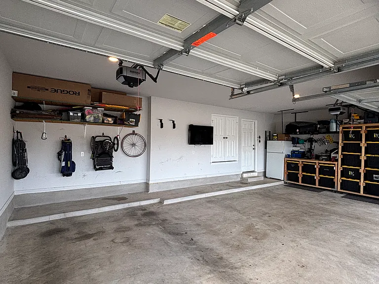 1852 Caponier St — Photo 24