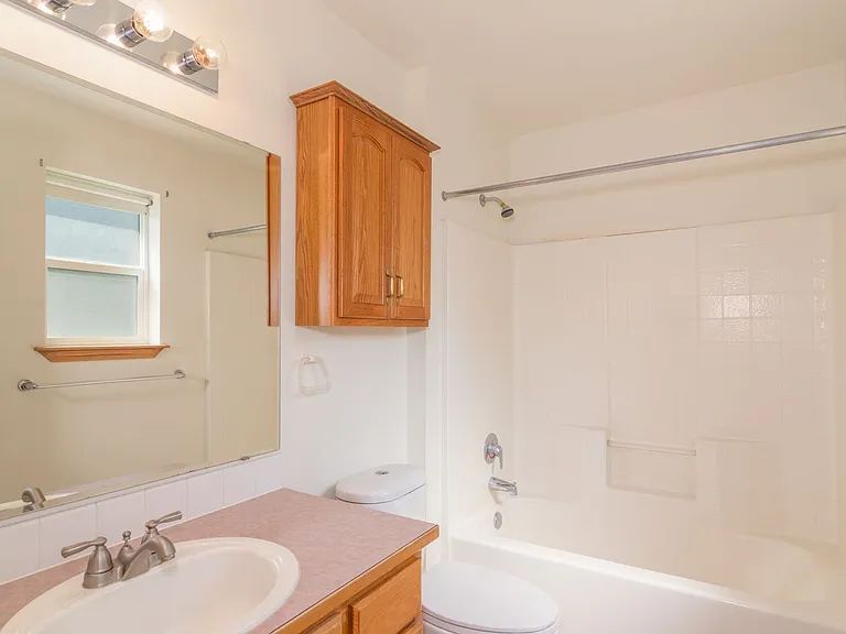 3122 Meadow Glen Ln — Photo 8