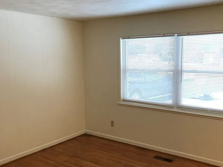 1313 Seminole Dr — Photo 6
