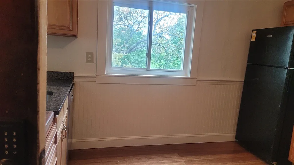 4 bed, 1.0 bath, 1000 sqft, $3,150 — Photo 3