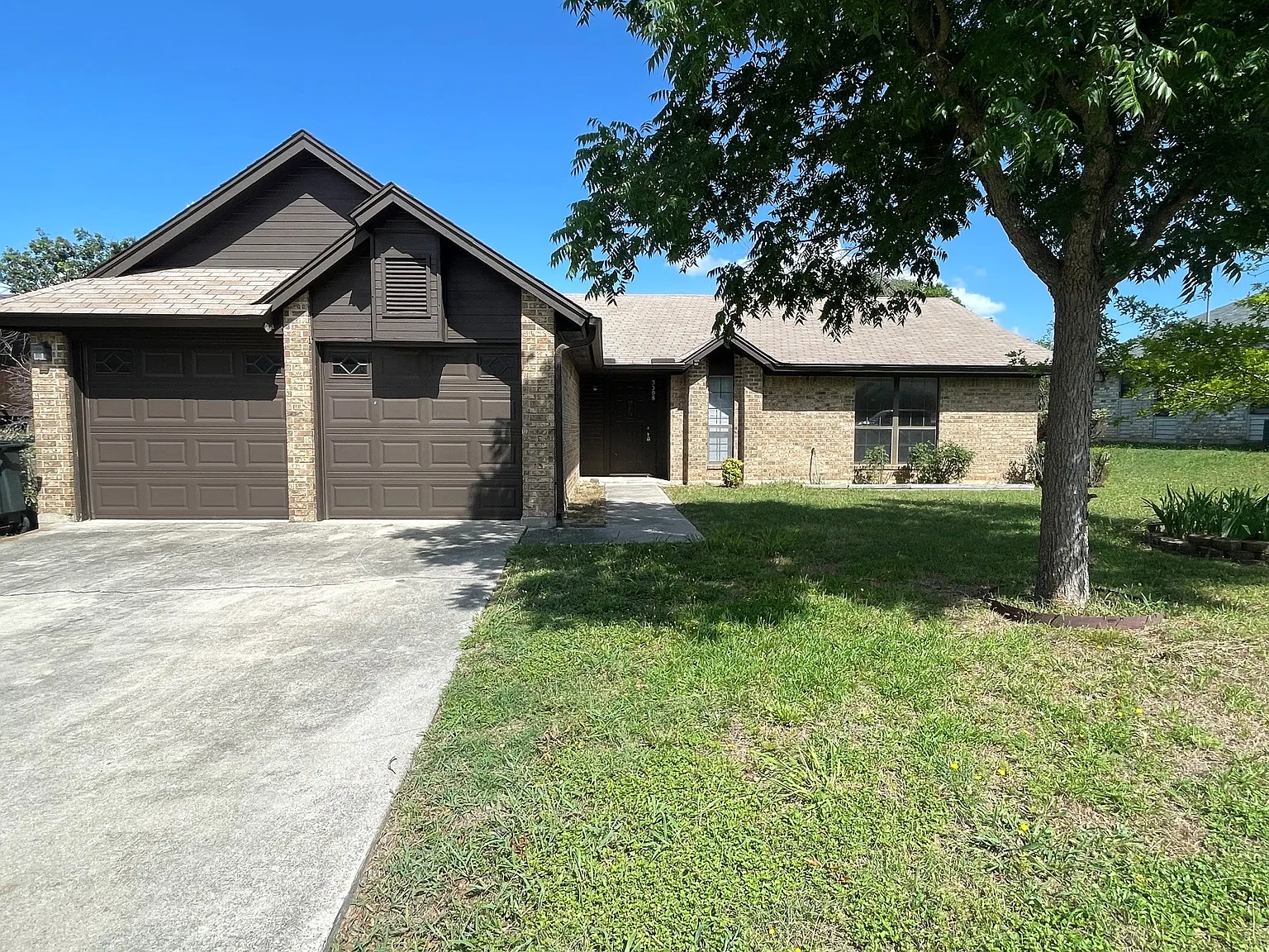 3 bed, 1456 sqft, $1,300 — Photo 1