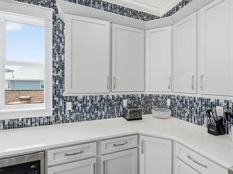 8320 Surf Dr — Photo 61