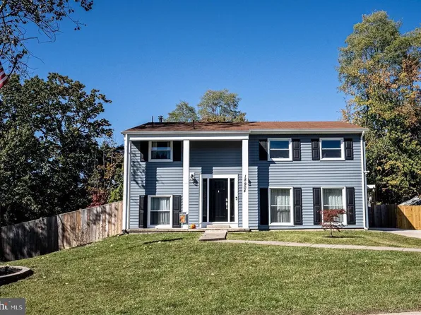 18904 White Oak Dr, Triangle, VA 22172