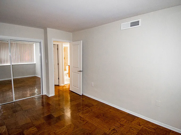 Heritage Park Apartments — Photo 91