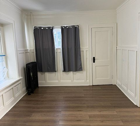 4th image of 900 Beardsley St