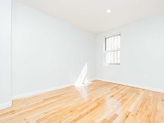 5th image of 440 Lafayette Ave #6