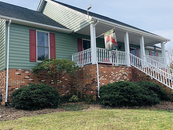 3rd image of 900 Forest Ave