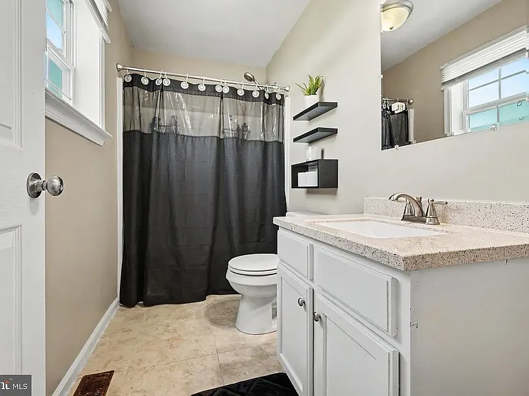 206 Pike Ct — Photo 2