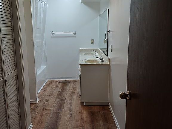 4th image of 3958 S Clay Ave