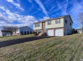 318 Holswart Dr, Shippensburg, PA 17257