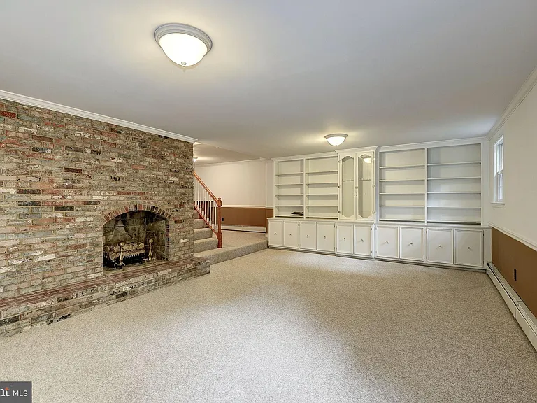 929 Woburn Ct — Photo 26