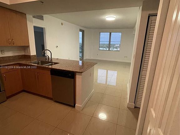 3rd image of 1830 Radius Dr APT 909