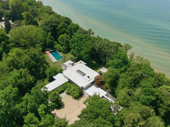 1600 Rocky Gap Rd, Benton Harbor, MI 49022