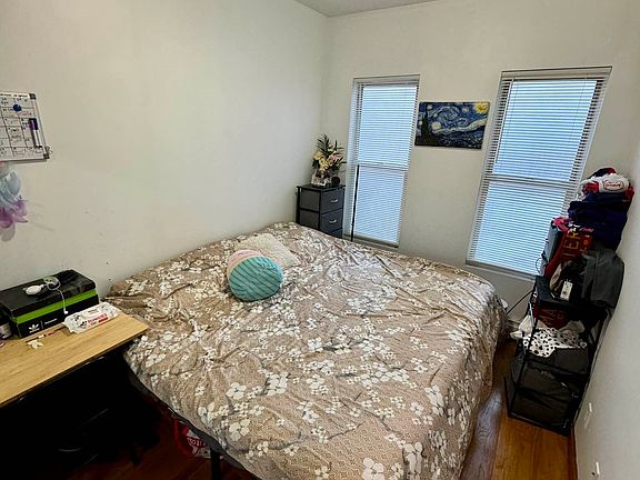 5th image of 2526 30th Ave APT 2R