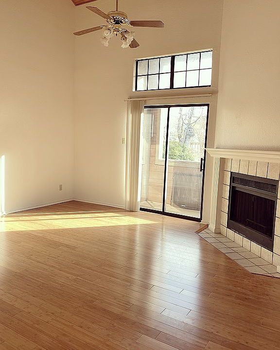 High ceiling live room
